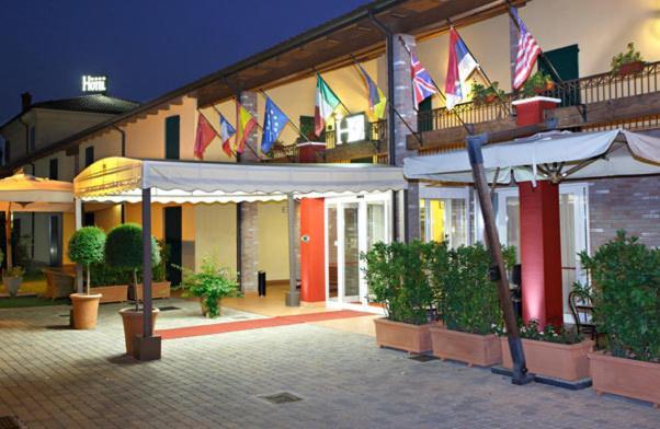 Hotel Gabarda Carpi Eksteriør billede