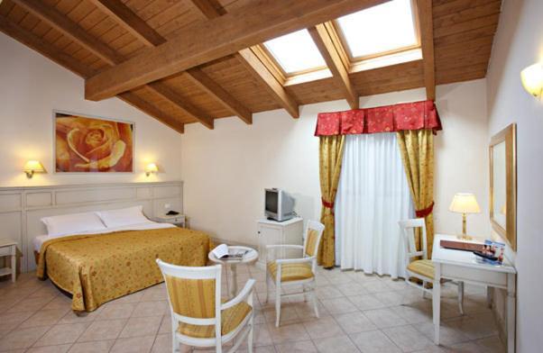 Hotel Gabarda Carpi Værelse billede